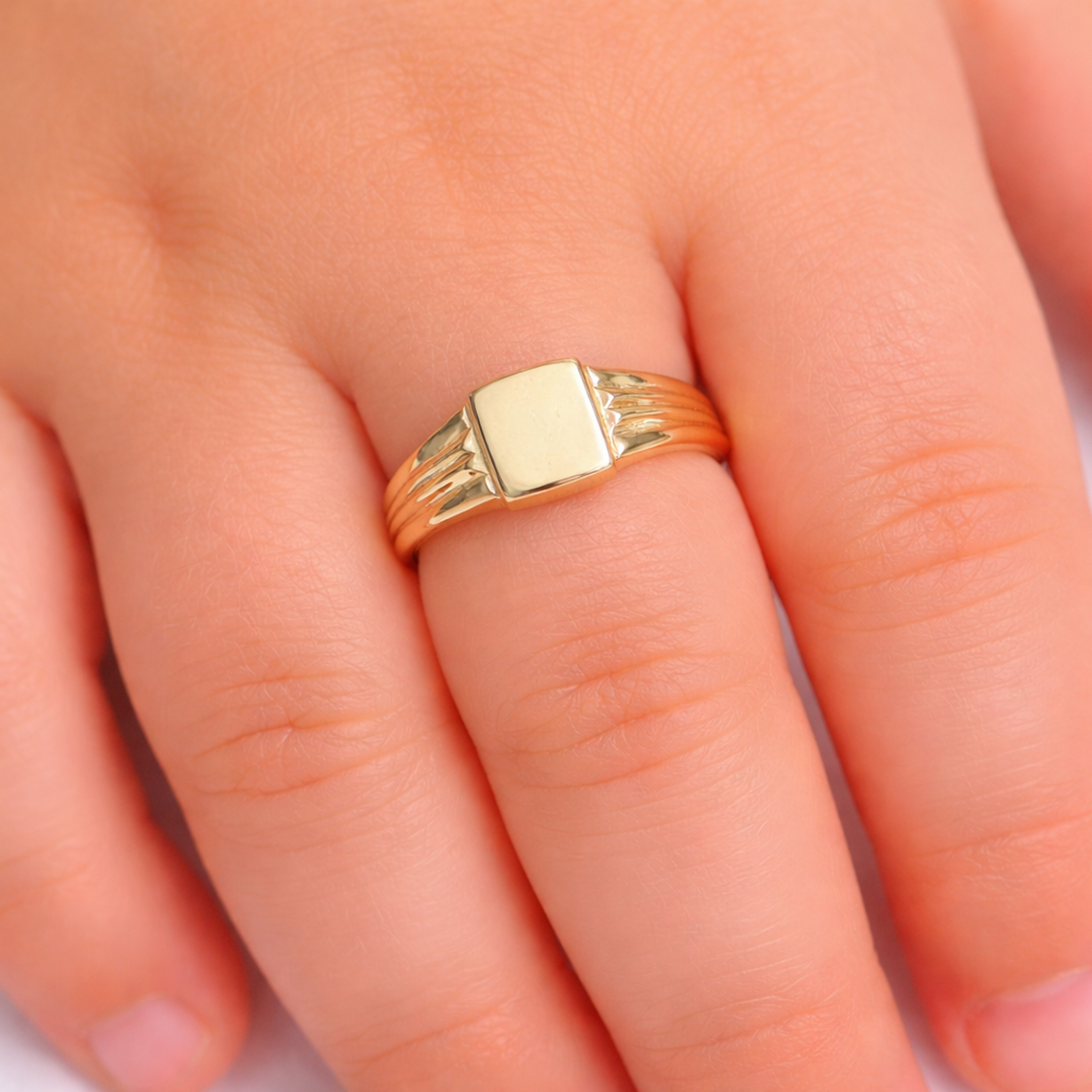 Alternative view of 14 karaat gouden kinderring 11.330