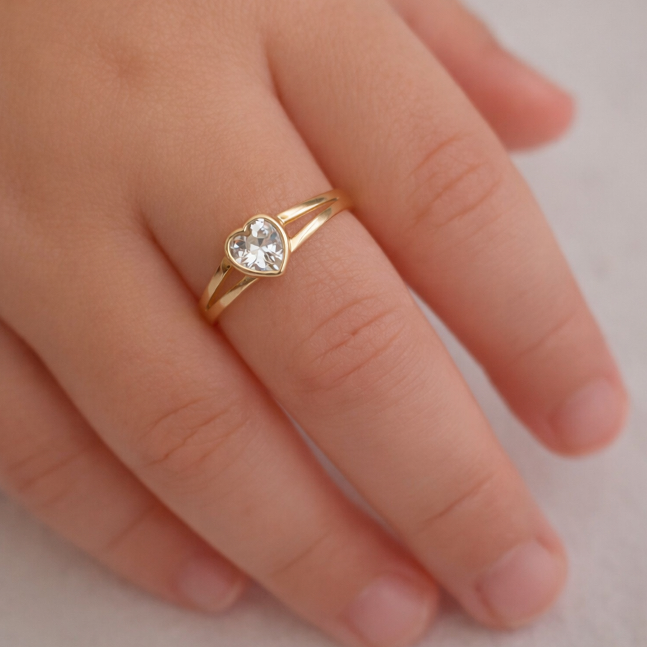 Alternative view of 14 karaat gouden kinderring met zirkonia 11.363