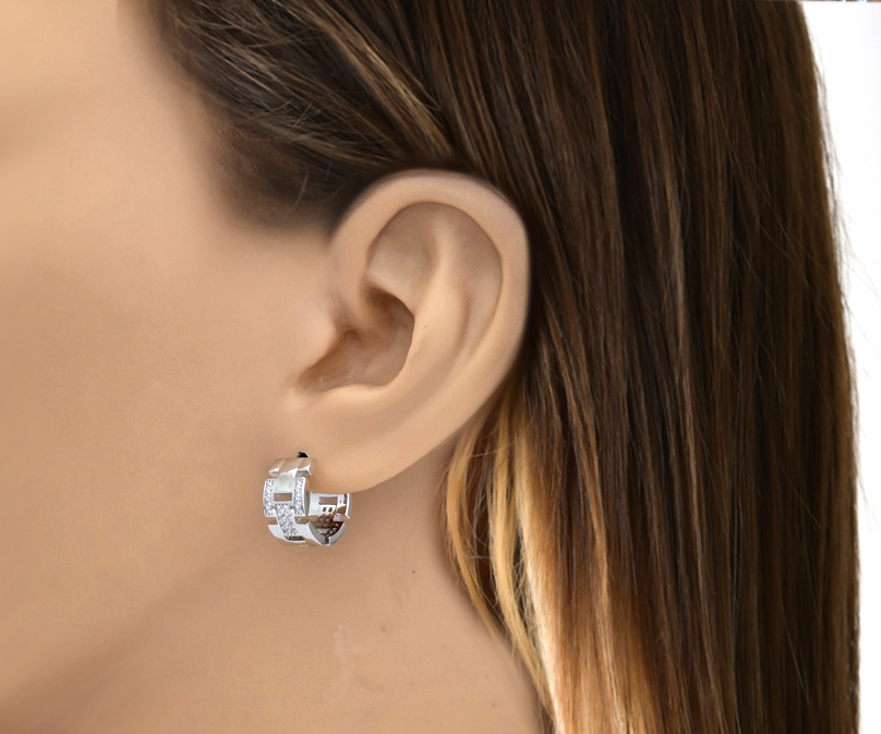 Alternative view of Zilveren (gerhodineerd) oorbellen met zirkonia stenen 22.346